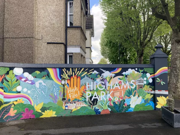 Photograph of the mural in Highams Park 