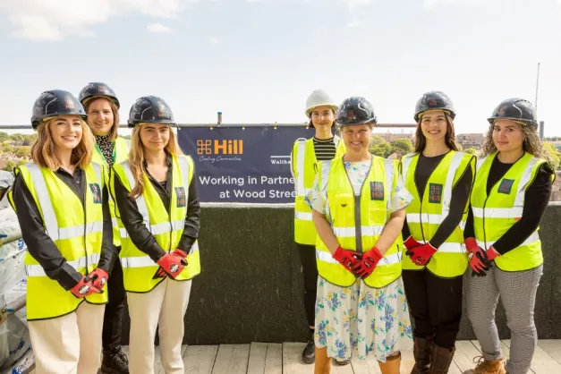 Cllr Williams with the all-female Waltham Forest and Hill team delivering the project