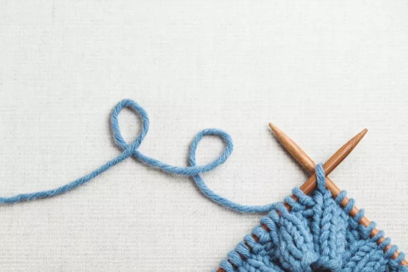 knitting needles and wool 